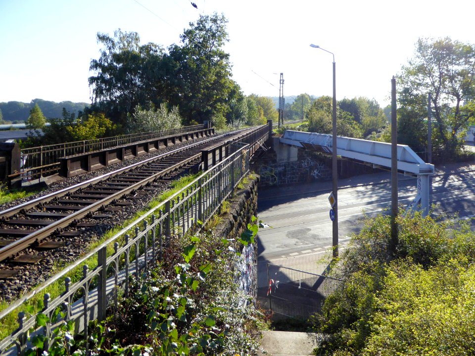 Leipzig, Bahnbrücke an der Dieskaustraße, 1