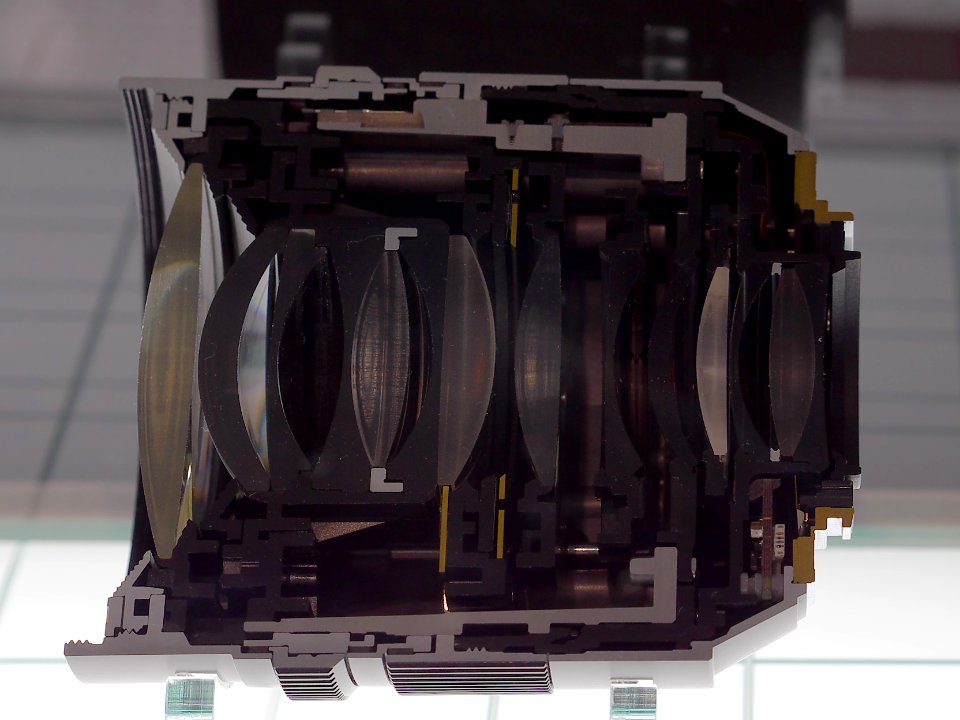 Leica Nocticron cutaway