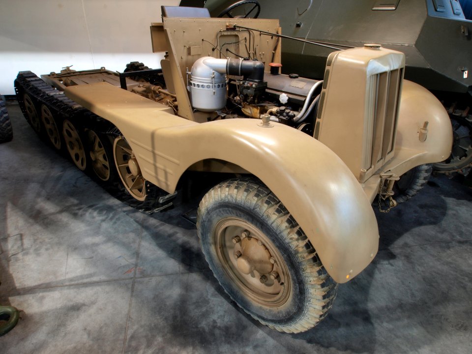 Leichter Zugkraftwagen 3 to Type HL KI 6 (SdKfz 11) pic2