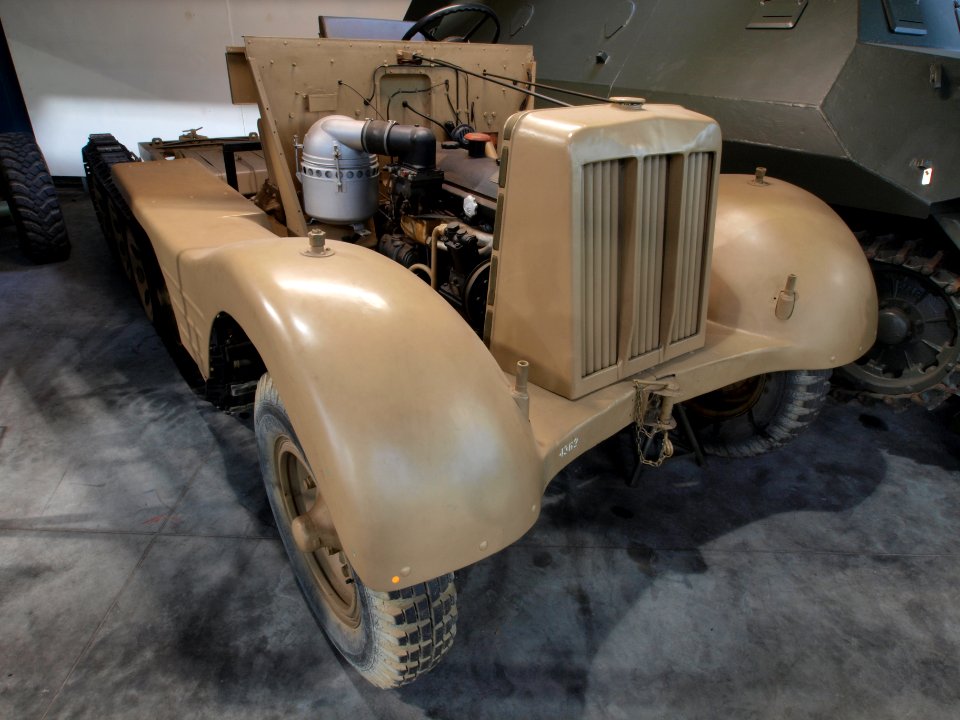 Leichter Zugkraftwagen 3 to Type HL KI 6 (SdKfz 11) pic1