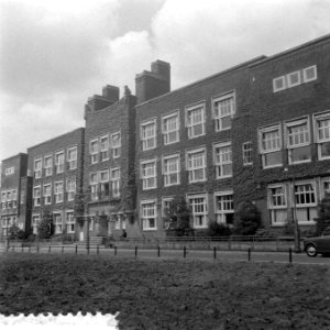 Laatste dag meisjes hoogste klas van het meisjeslyceum, Bestanddeelnr 908-5641