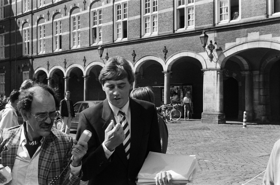 Laatste dag kabinetsinformaties Nijpels (r) in gesprek met journalist, Bestanddeelnr 933-7072