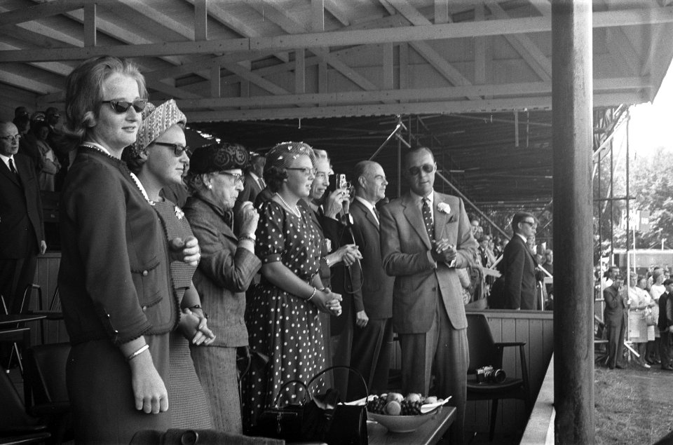 Laatste dag CHIO te Rotterdam, v.l.n.r. een vriendin van prinsessen prinses Iren, Bestanddeelnr 914-2562