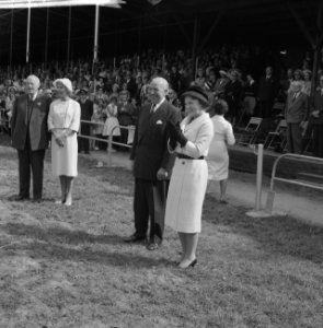 Laatste dag CHIO Prinses Beatrix applaudiseert, Bestanddeelnr 911-4866