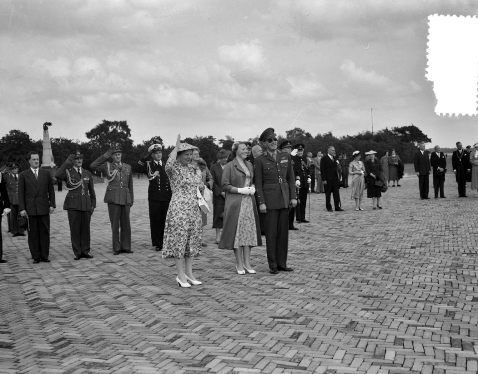 Laatste dag bezoek Luxemburgs groot-hertogelijk paar Vertrek Soesterberg, Bestanddeelnr 907-8132