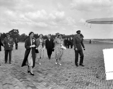 Laatste dag bezoek Luxemburgs groot-hertogelijk paar. Vertrek Soesterberg, Bestanddeelnr 907-8137