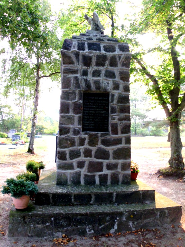 Laaslich Mahnmal Friedhof 6