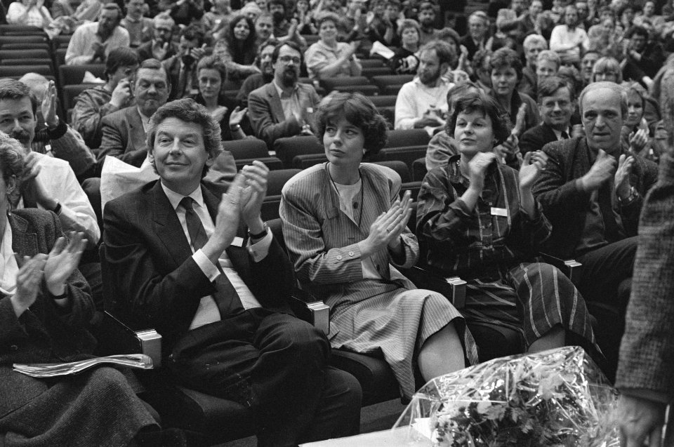 Laaste dag 21 PvdA partijcongres in Amsterdam v.l.n.r. PvdA-leider Wim Kok , ni, Bestanddeelnr 933-9425
