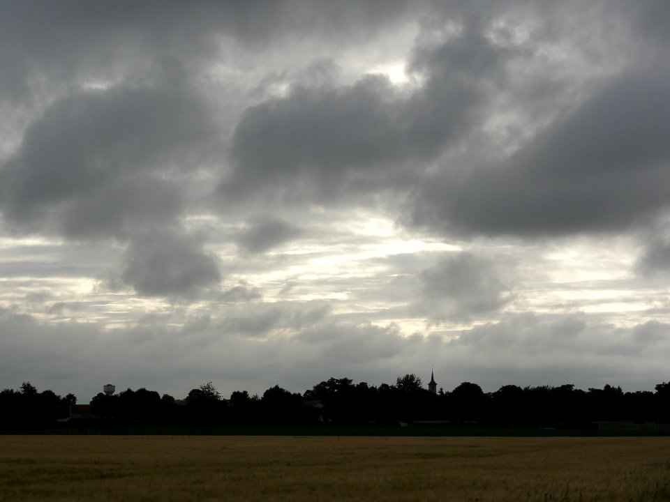 La Malmaison (Aisne) le village sous les nuages (02)