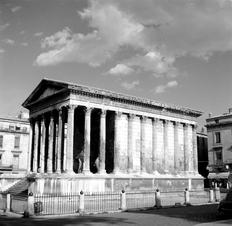 La maison Carrée, een Romeinse tempel gewijd aan zonen van Marcus Vipsanius Agri, Bestanddeelnr 254-0240