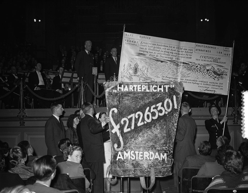 Laatste avond van de omroepactie Beurzen open, dijken dicht ten behoeve van de, Bestanddeelnr 905-6344