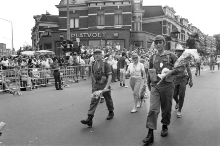 Laatste dag Vierdaagse Nijmegen, intocht in Nijmegen, Bestanddeelnr 925-7580