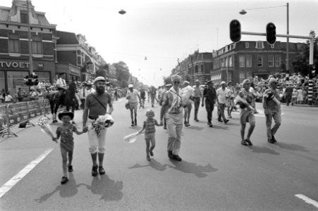 Laatste dag Vierdaagse Nijmegen, intocht in Nijmegen, Bestanddeelnr 925-7577