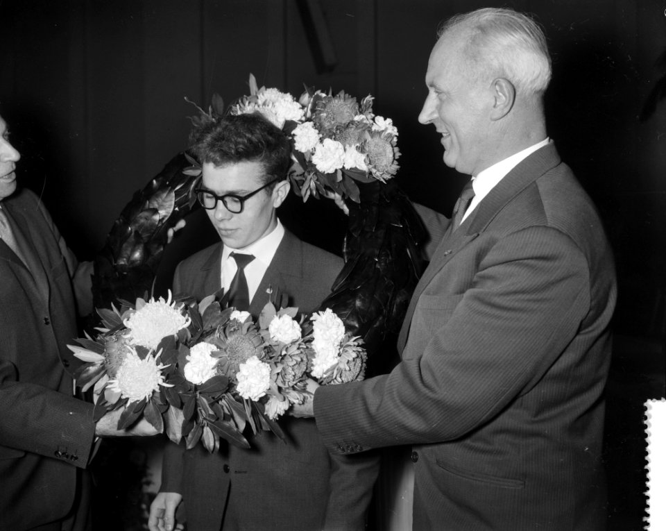 Laatste ronde dammen in het concertgebouw te Haarlem Tsjegolev met krans, Bestanddeelnr 911-7649