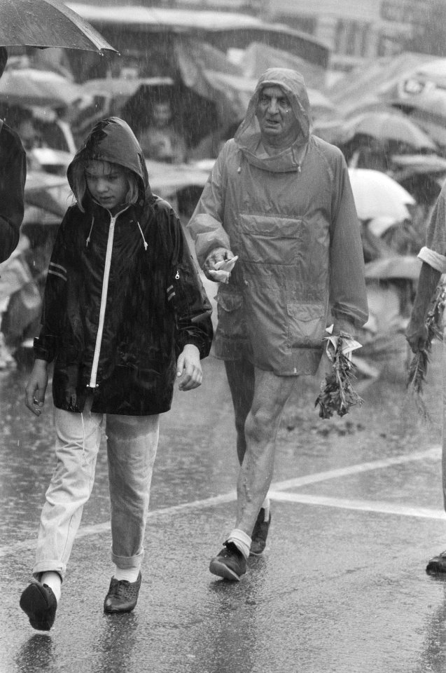 Laatste dag vierdaagse Nijmegen intocht in de regen, Bestanddeelnr 934-2905