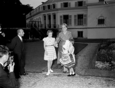 Laatste dag staatsbezoek Franse president Coty aan Nederland. Bezoek Soestdijk, , Bestanddeelnr 906-6209
