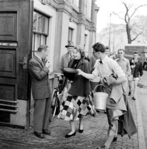 Laatste schooldag 5b klas Dr. Ir. Lely HBS te Amsterdam, Bestanddeelnr 907-1243