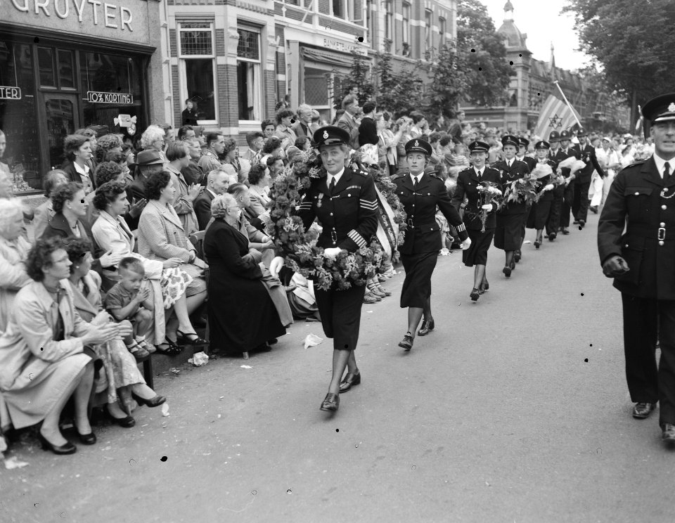 Laatste dag vierdaagse Nijmegen, aankomst lopers, Bestanddeelnr 907-2561