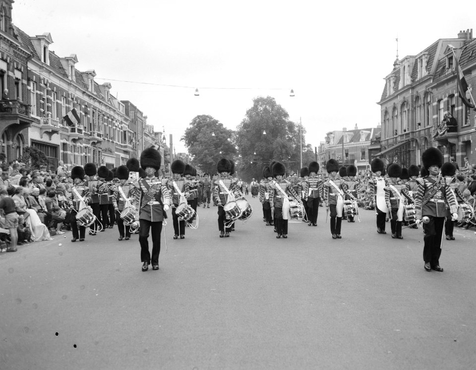 Laatste dag vierdaagse Nijmegen, aankomst lopers, Bestanddeelnr 907-2564