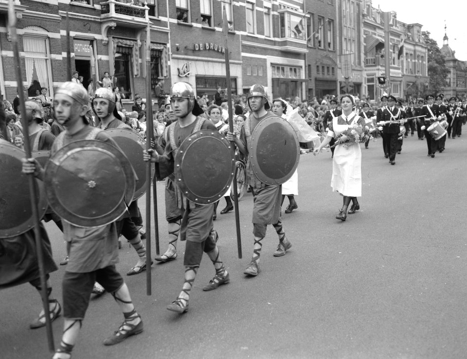 Laatste dag vierdaagse Nijmegen, aankomst lopers, Bestanddeelnr 907-2565