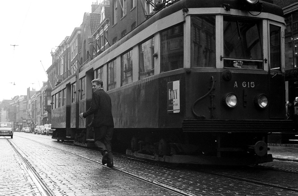 Laatste rit tram van Leiden naar Den Haag . In de Breestraat, Bestanddeelnr 913-1612