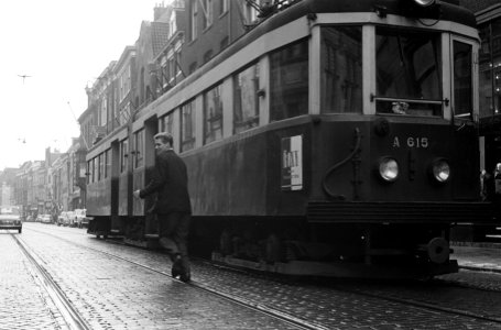 Laatste rit tram van Leiden naar Den Haag . In de Breestraat, Bestanddeelnr 913-1612