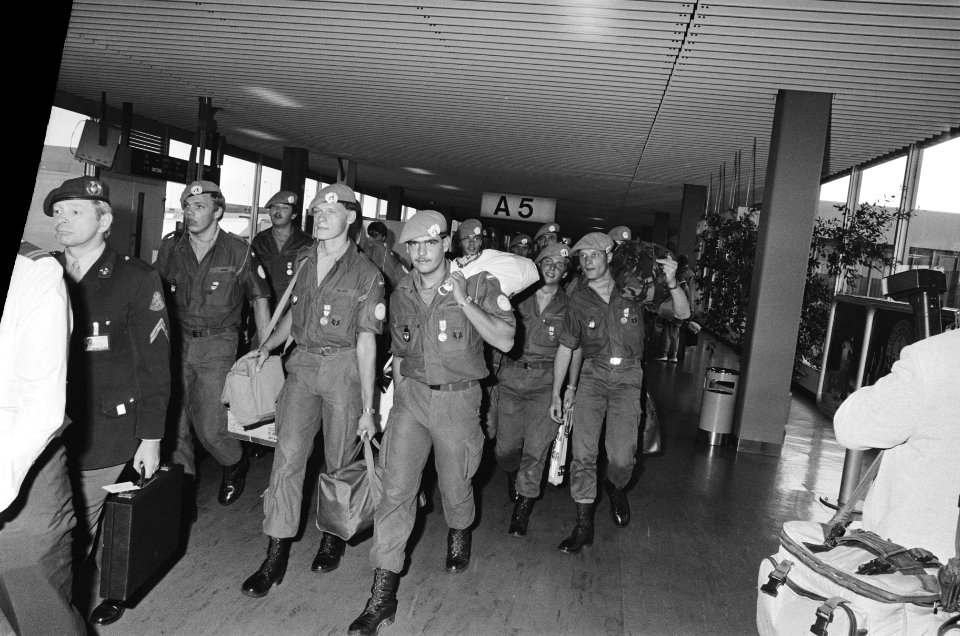 Laatste Nederlandse Unifil-soldaten uit Libanon op Schiphol aangekomen, Bestanddeelnr 933-4635