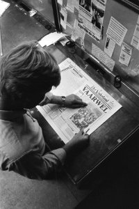 Laatste nummer van dagblad Het Vaderland wordt opgemaakt (is opgeheven), Bestanddeelnr 932-2765 photo