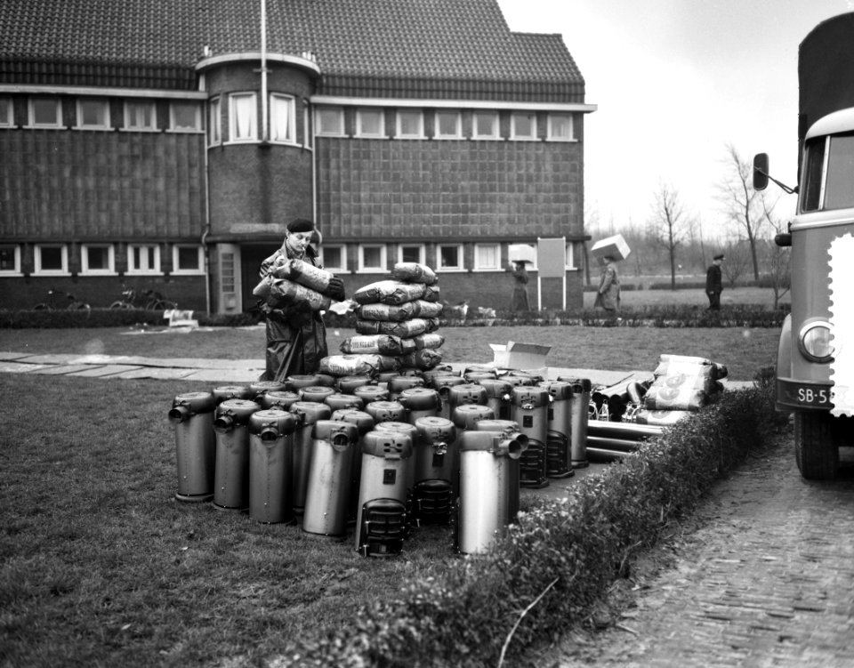 Laatste voorbereiding terugkeer bewoners Oostzaan, Bestanddeelnr 910-9823