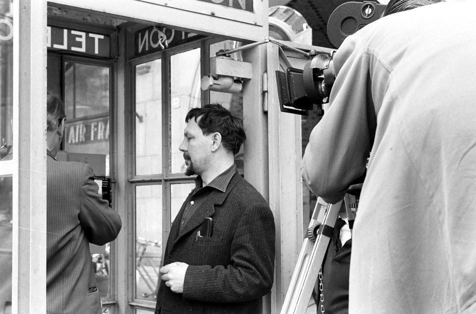 Laatste opnamen van de film Warffum, 220562 werktitel Hier doorknippen va, Bestanddeelnr 913-7800