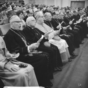 Laatste samenkomst van Concili te Rome, derde van links Kardinaal Alferink, Bestanddeelnr 914-3661