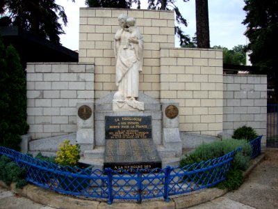 La Fouillouse (Loire, Fr) monument aux morts