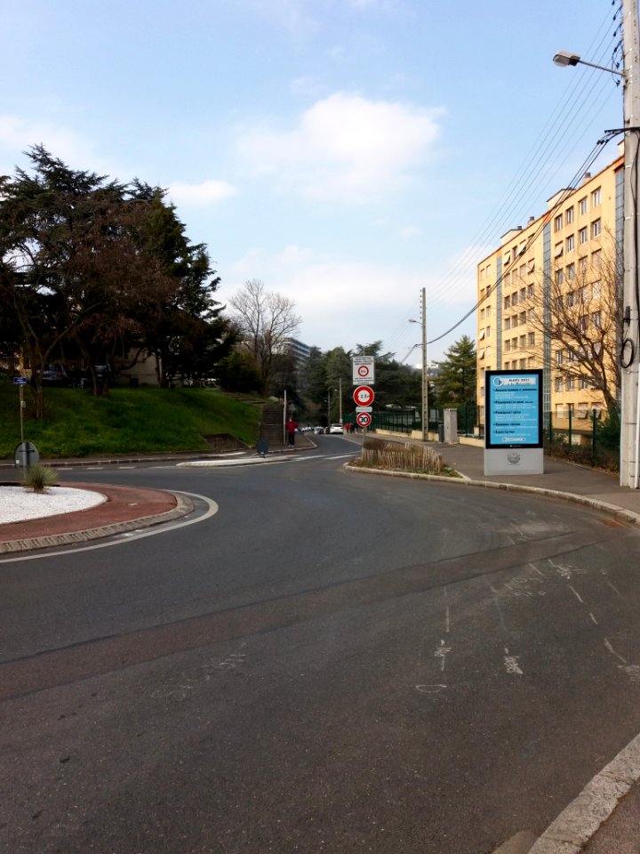 La Mulatière - Chemin de Fontanières - Vers le nord, depuis l'avenue Laurent Bonnevay
