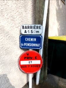 La Mulatière - Chemin du Pensionnat - Plaque et panneaux