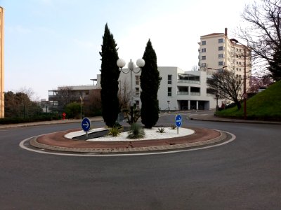 La Mulatière - Chemin de Fontanières - Rond-point au croisement de l'avenue Laurent Bonnevay