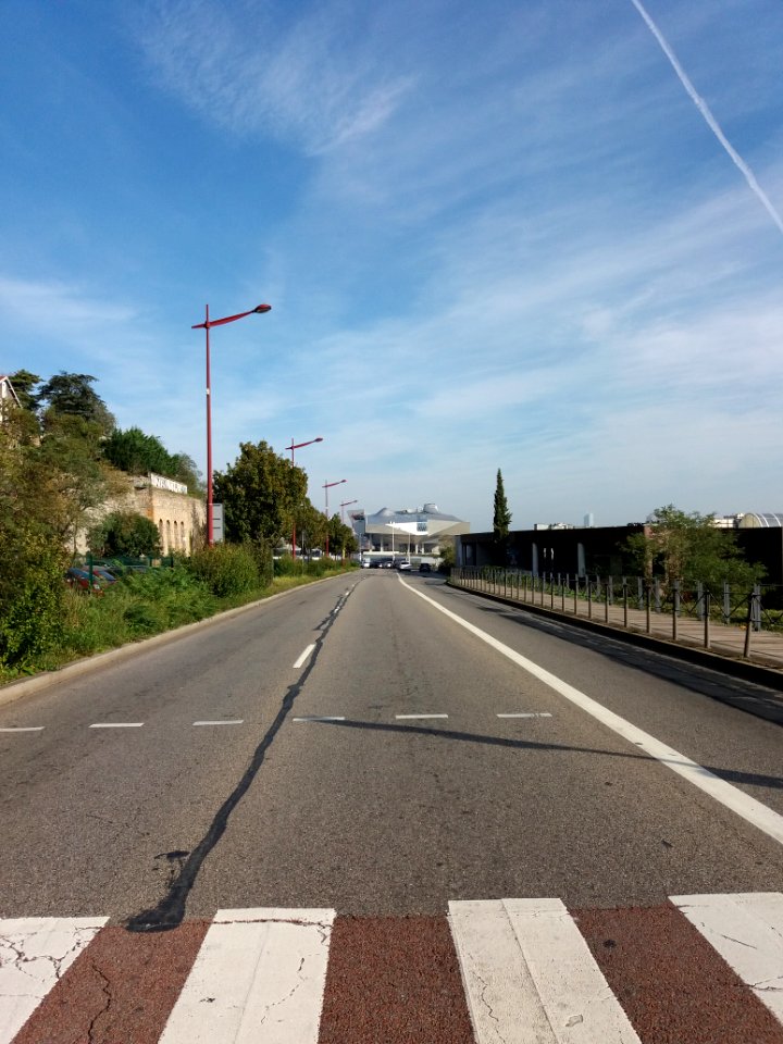 La Mulatière - Rue Stéphane Déchant, vers le nord, depuis la rue du Pensionnat
