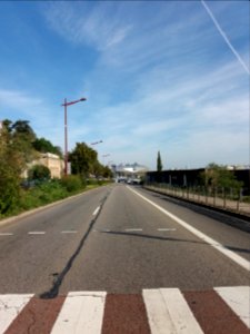 La Mulatière - Rue Stéphane Déchant, vers le nord, depuis la rue du Pensionnat