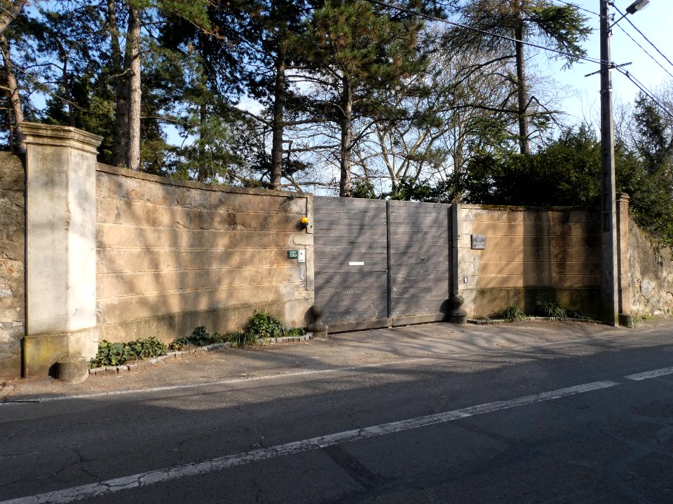 La Mulatière - Chemin de Fontanières - Portail La Ferme de Bellerive, au numéro 135