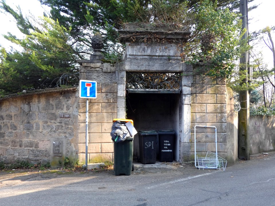 La Mulatière - Impasse de Fontanières - Ancien portail La Fleurie, à l'angle du chemin de Fontanières