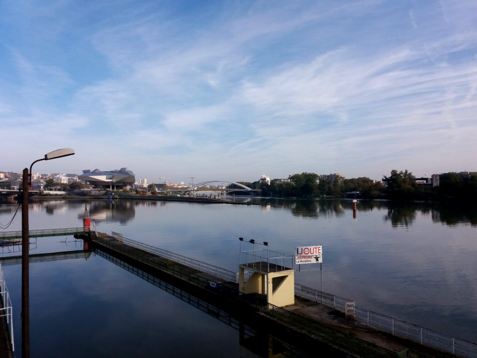 La Mulatière - Bassin de joute, vers le nord, depuis la passerelle