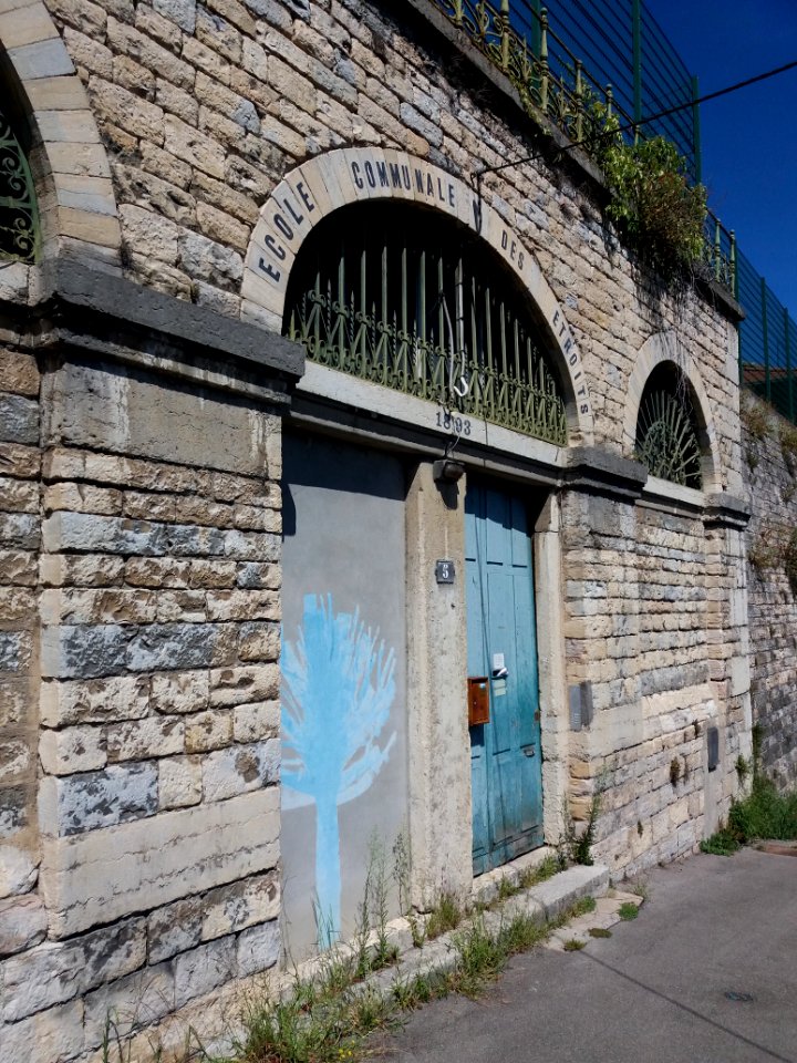 La Mulatière - Quai Jean-Jacques Rousseau - École communale des Étroits