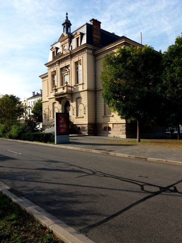 La Mulatière - Maison du Confluent, façade depuis le quai de la Libération