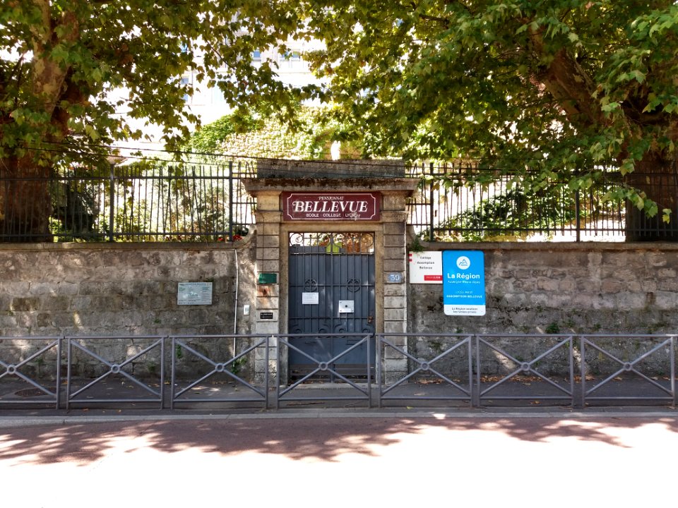 La Mulatière - Quai Jean-Jacques Rousseau - Numéro 39 - Entrée Pensionnat Bellevue