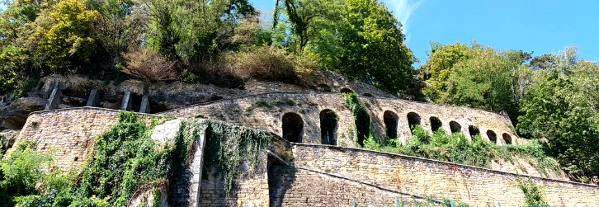 La Mulatière - Quai Jean-Jacques Rousseau - Bâtiment en pierres dorées - Panorama