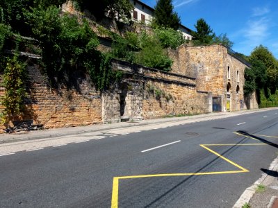 La Mulatière - Quai Jean-Jacques Rousseau - Bâtiment en pierres dorées