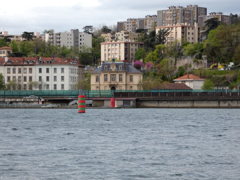 La Mulatière - Quai Pierre Semard - Maison du Confluent, depuis le parc de Gerland