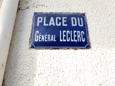 La Mulatière - Place Général Leclerc, plaque