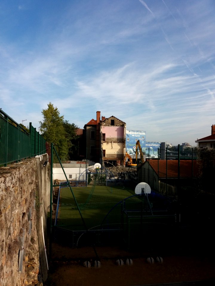 La Mulatière - Place Général Leclerc - École Paul Nas, terrain de sport