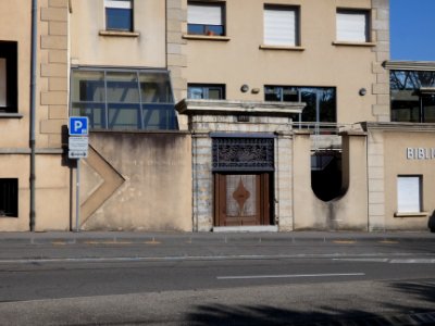 La Mulatière - Rue des Chassagnes - Centre social et culturel de La Mulatière - Grande porte