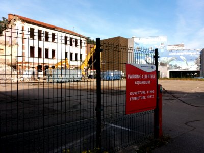 La Mulatière - Place Général Leclerc, parking de l'Aquarium de Lyon, immeuble en destruction (3)